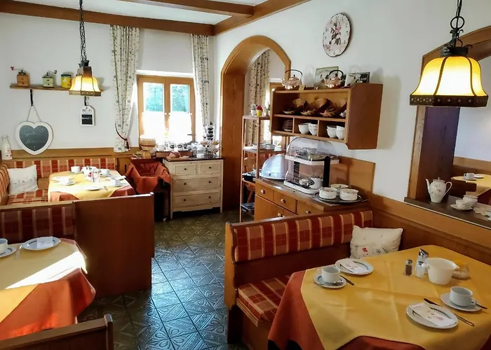 Fruehstueckspension Helmhof 2*